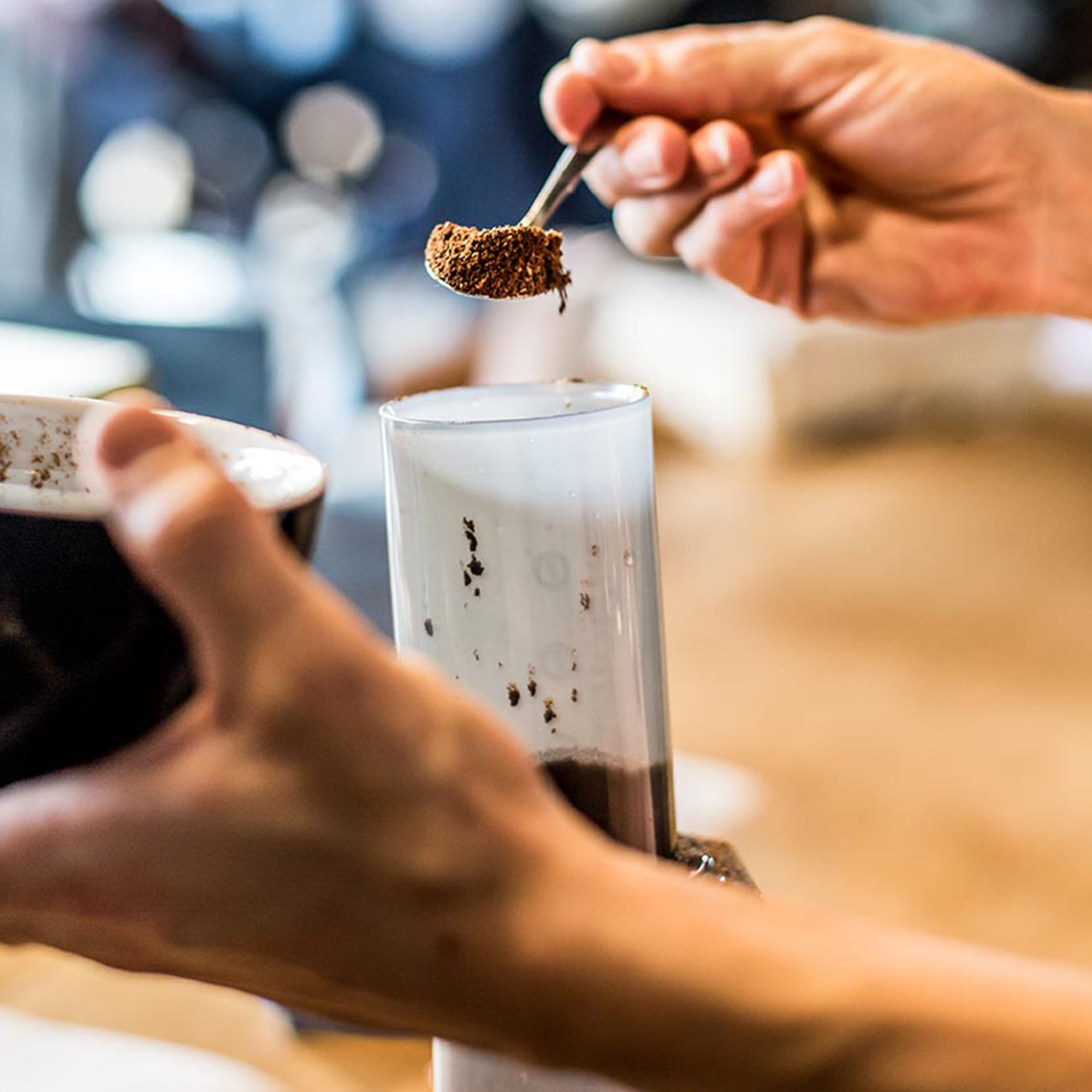 Préparation d’un café avec la Cafetière Aeropress Go