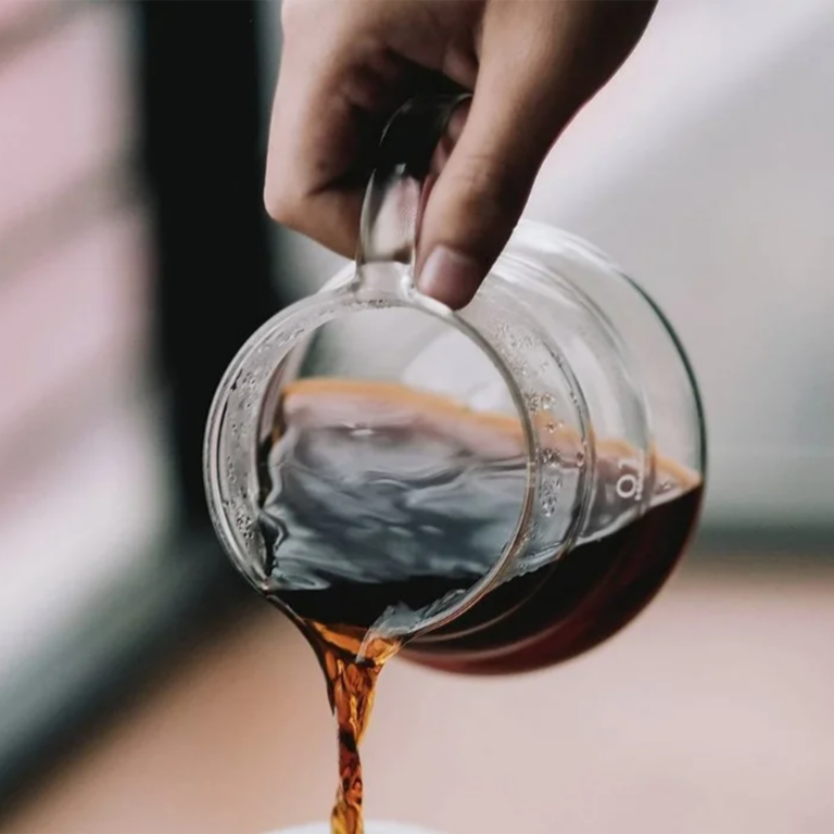 Carafe Hario dripper 360 ml en verre avec café filtre